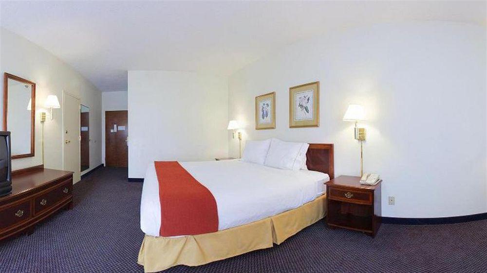 Holiday Inn Express Hillsborough-Durham Area By Ihg Extérieur photo