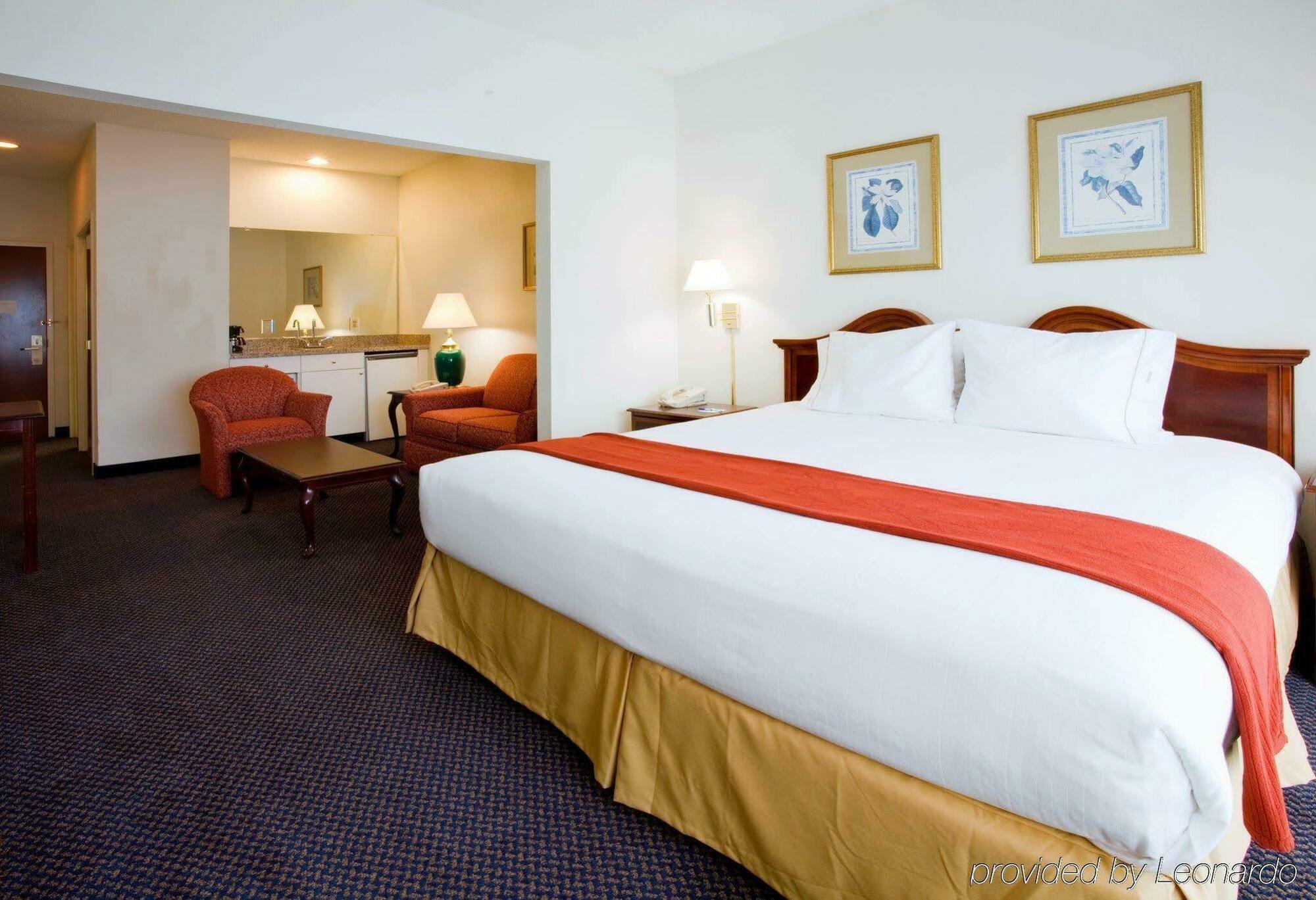 Holiday Inn Express Hillsborough-Durham Area By Ihg Extérieur photo