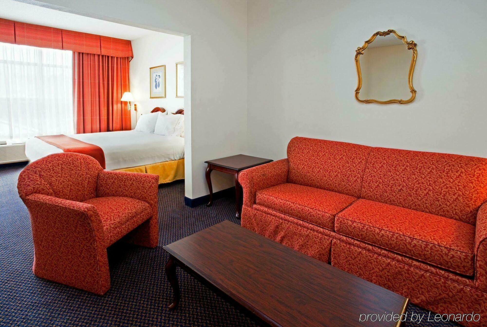 Holiday Inn Express Hillsborough-Durham Area By Ihg Extérieur photo